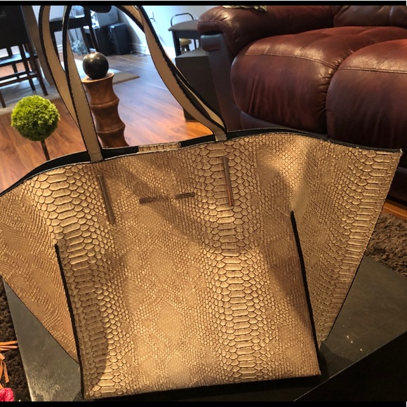 Purses - Picture 5 of 9